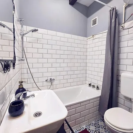 Cozy Nest Hideaway Near Grand Boulevard Bus Line 9 布达佩斯