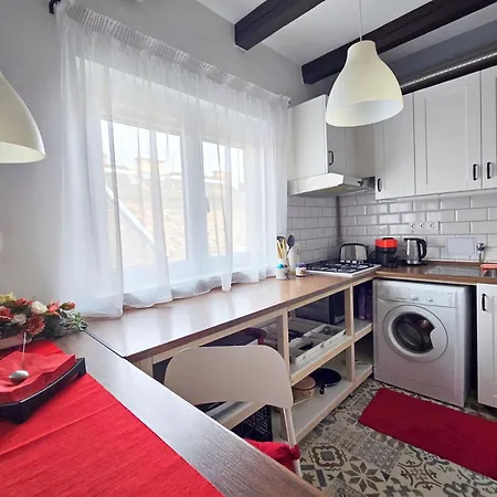 Cozy Nest Hideaway Near Grand Boulevard Bus Line 9 *