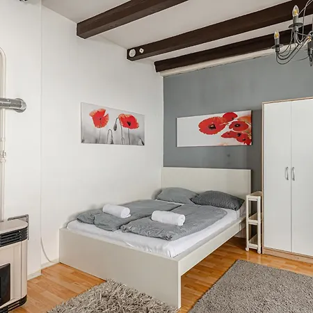 Апартаменты Cozy Nest Hideaway Near Grand Boulevard Bus Line 9 *