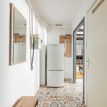 Cozy Nest Hideaway Near Grand Boulevard Bus Line 9 *