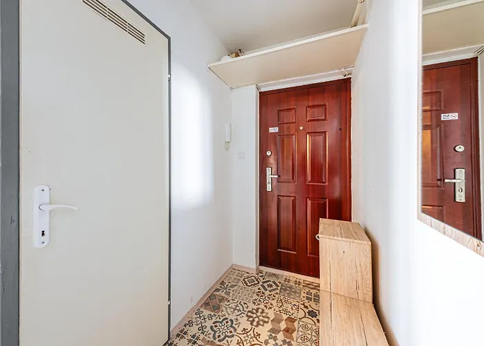 Апартаменты Cozy Nest Hideaway Near Grand Boulevard Bus Line 9 *