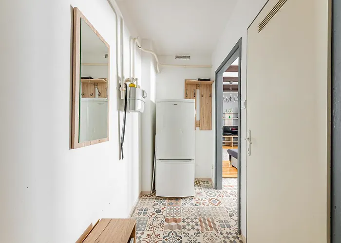 Cozy Nest Hideaway Near Grand Boulevard Bus Line 9 *