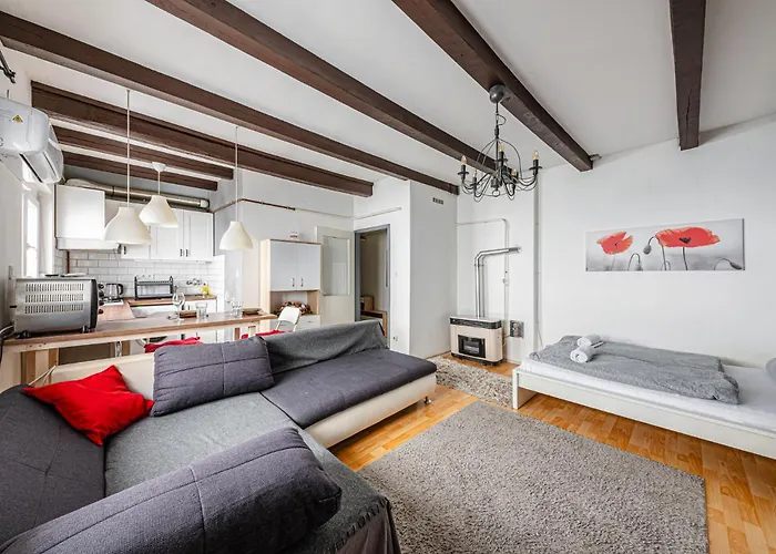 Cozy Nest Hideaway Near Grand Boulevard Bus Line 9