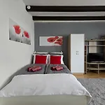 Cozy Nest Hideaway With Ac Near Grand Boulevard