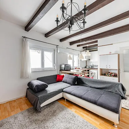 Cozy Nest Hideaway With Ac Near Grand Boulevard Apartmán *