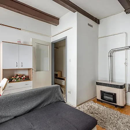 Cozy Nest Hideaway Near Grand Boulevard Bus Line 9 Appartamento