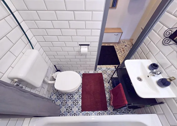 Cozy Nest Hideaway Near Grand Boulevard Bus Line 9 Daire