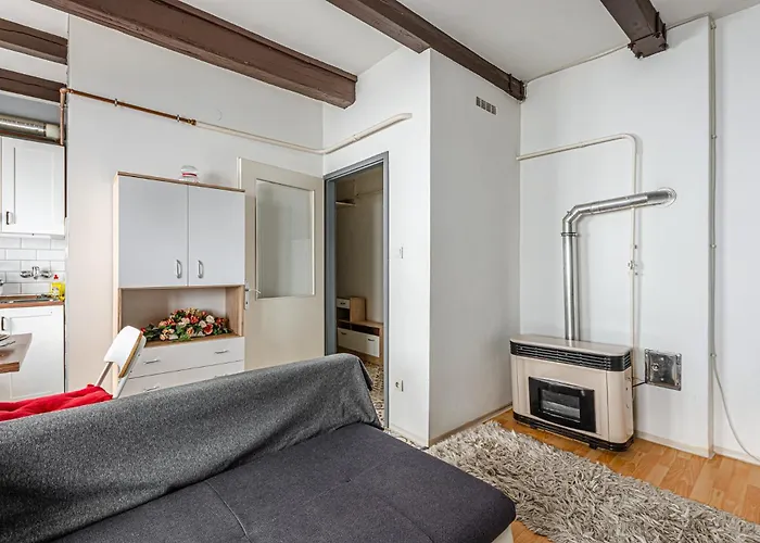 Cozy Nest Hideaway Near Grand Boulevard Bus Line 9 Appartamento