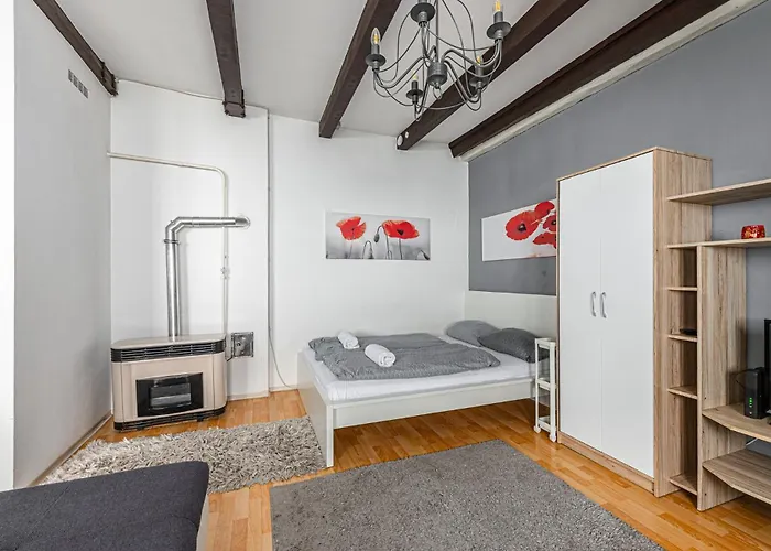 Cozy Nest Hideaway Near Grand Boulevard Bus Line 9 Daire *