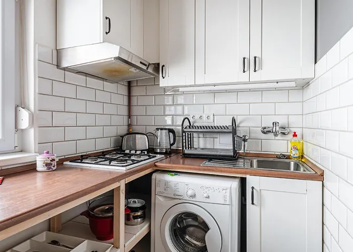 Cozy Nest Hideaway Near Grand Boulevard Bus Line 9 Daire