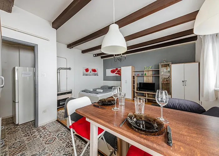 Daire Cozy Nest Hideaway Near Grand Boulevard Bus Line 9