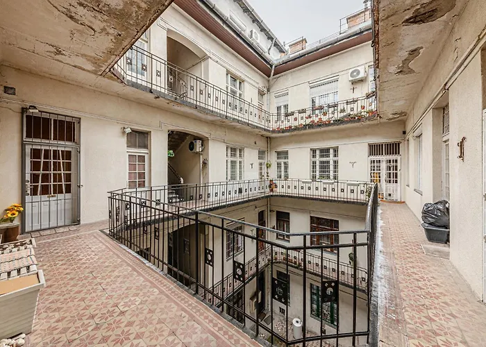 Cozy Nest Hideaway Near Grand Boulevard Bus Line 9 Budapest